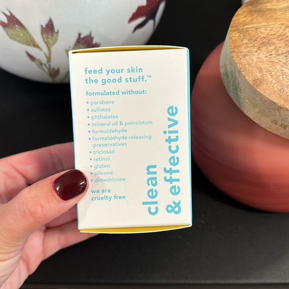 TULA claycation™ detoxing & toning face mask stick - Picture 2 of 5